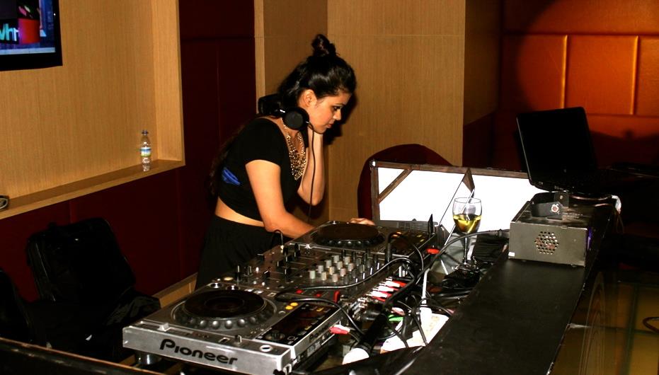 female disco jockey west-delhi