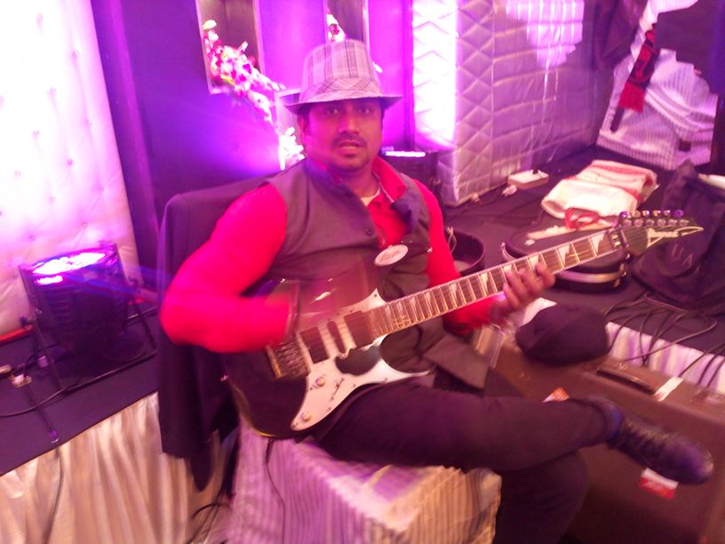 indian guitar players west-delhi