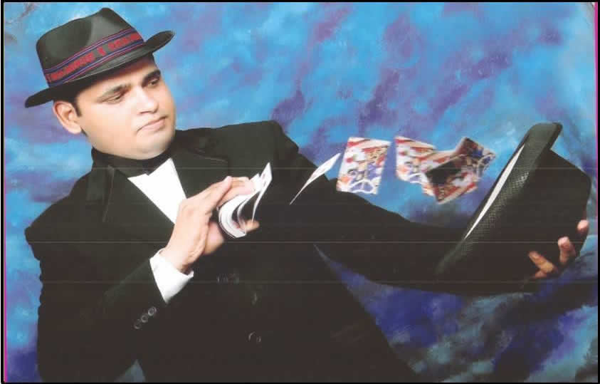 famous illusion artist west-delhi