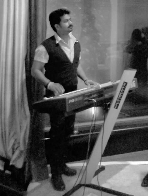 indian keyboard player west-delhi