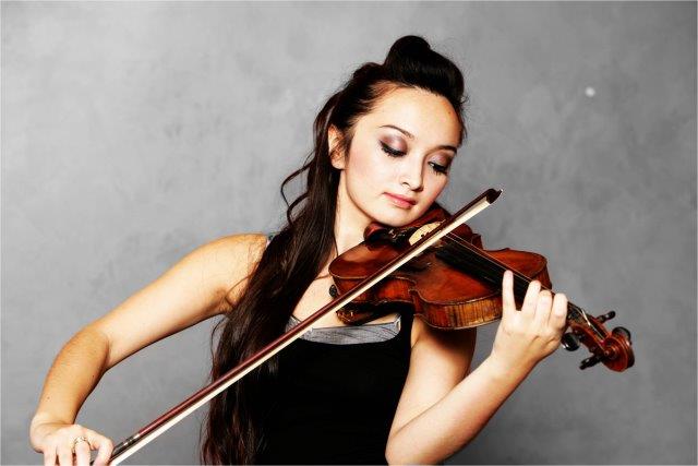 female violin player west-delhi