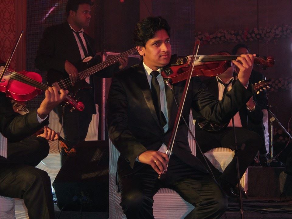 male violin player west-delhi
